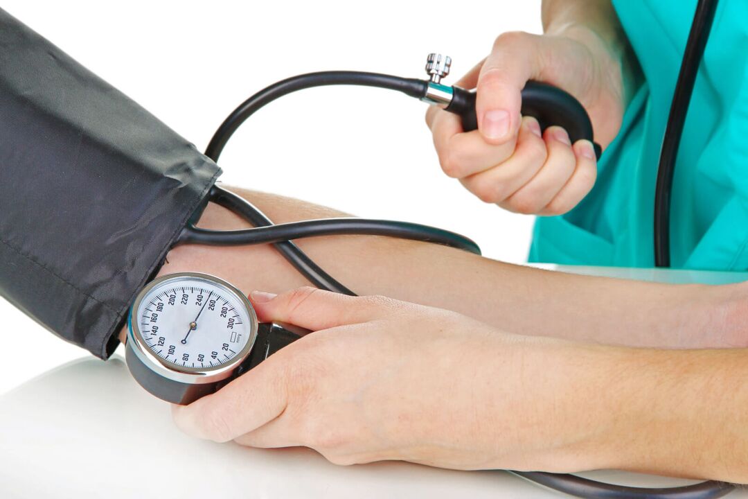 Medição de pressão e tratamento da hipertensão com cápsulas Cardiform